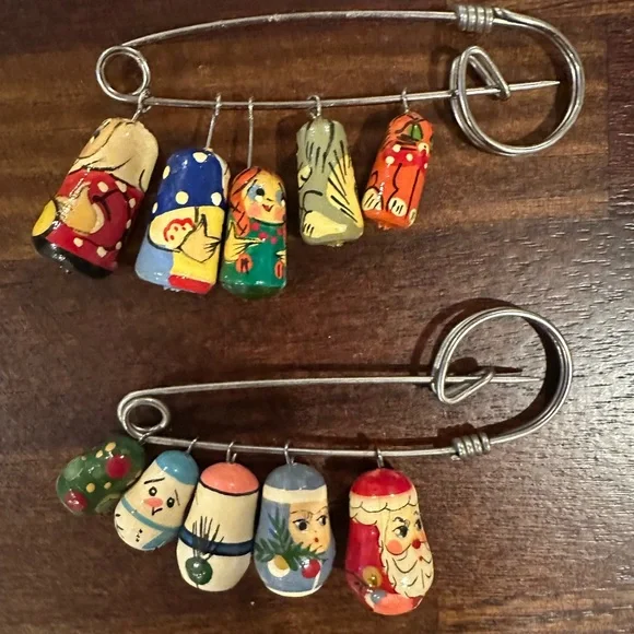 Vintage doll pin (2) - Picture 1 of 1